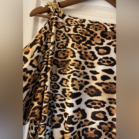 Peck & Peck- Leopard Print Top with gold chain straps - Picture 5 of 8